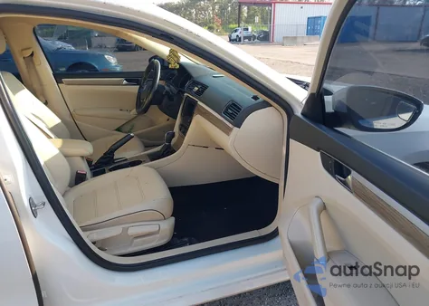 2018 Volkswagen Passat 2.0T Se из США, поврежденный, VIN 1VWBA7A36JC018796